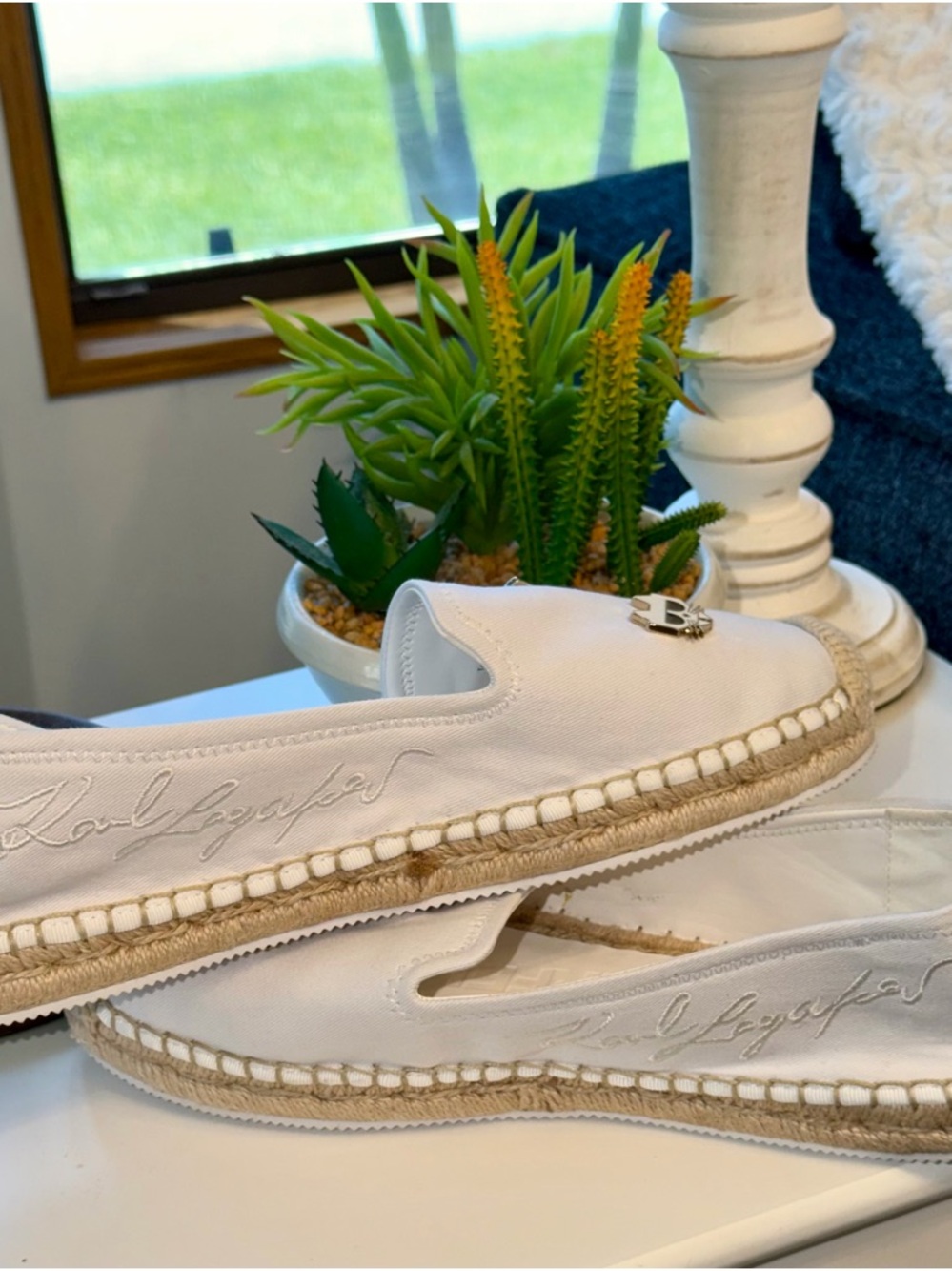 KARL LAGERFELD PARIS Women’s Embellished Slip-On Espadrilles Flats In White 9.5M - Picture 6 of 13